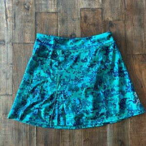 Women’s Turquoise Pixel-Print Athletic Skort